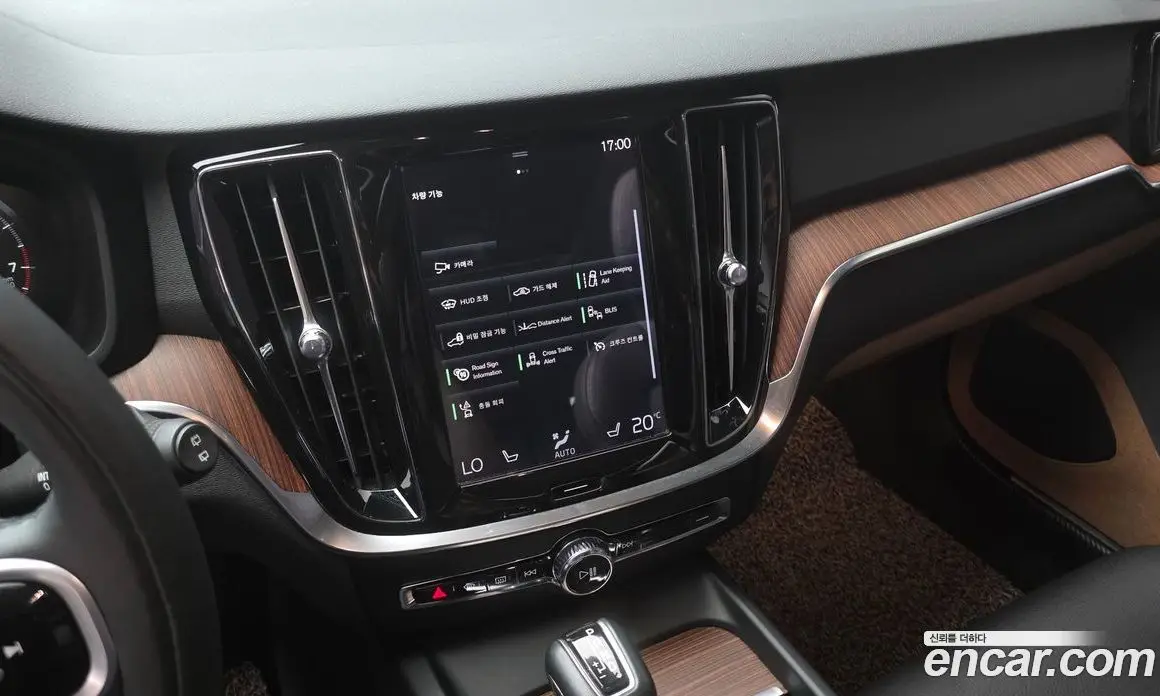 Volvo V60 2019 2.0 автомат (гидро), фото 14 Volvo V60 2019 2.0 автомат (гидро), фото 14
