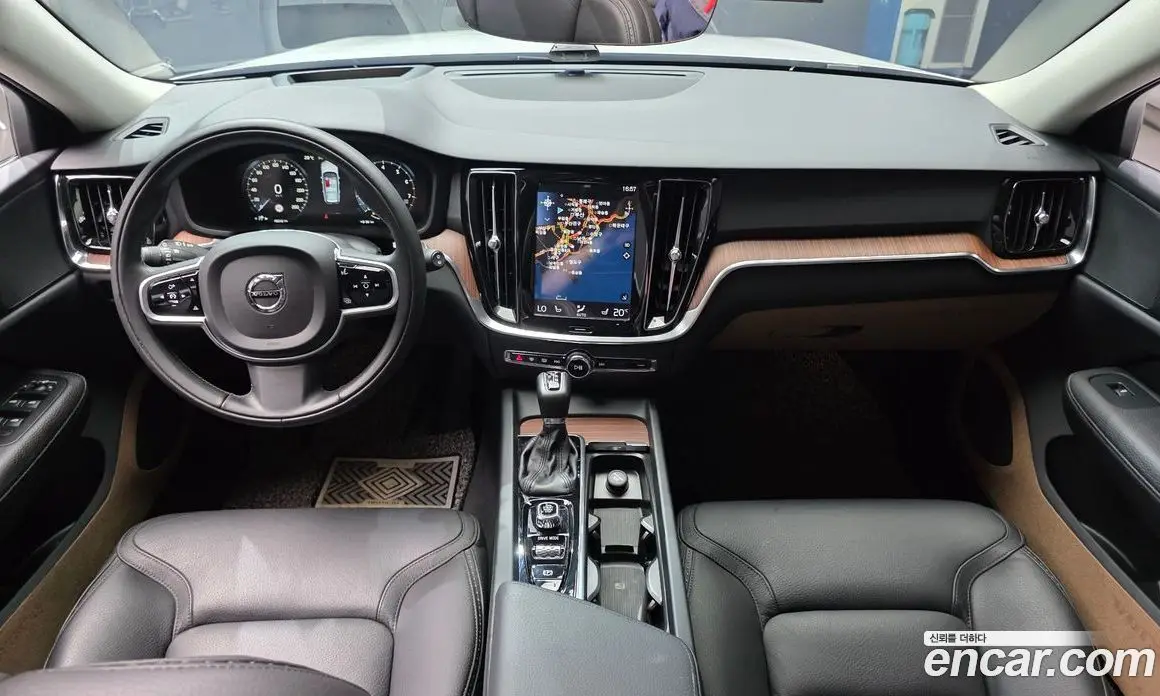 Volvo V60 2019 2.0 автомат (гидро), фото 7 Volvo V60 2019 2.0 автомат (гидро), фото 7