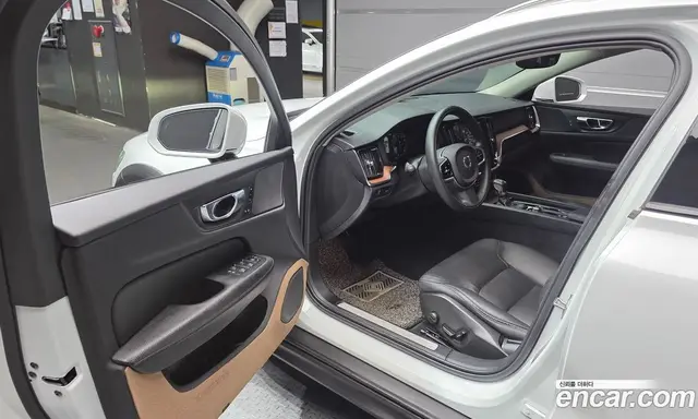 Volvo V60 2019 2.0 автомат (гидро), миниатюра 10 Volvo V60 2019 2.0 автомат (гидро), миниатюра 10