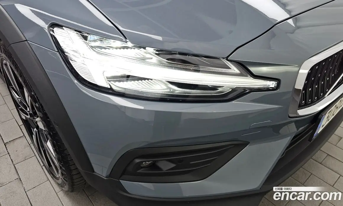 Volvo V60 2022 2.0 автомат (гидро), фото 8 Volvo V60 2022 2.0 автомат (гидро), фото 8