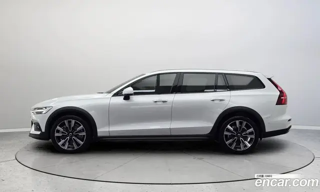 Volvo V60 2024 2.0 автомат (гидро), миниатюра 3 Volvo V60 2024 2.0 автомат (гидро), миниатюра 3