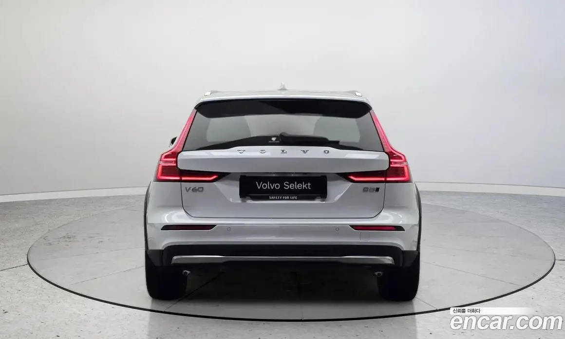 Volvo V60 2024 2.0 автомат (гидро), фото 5 Volvo V60 2024 2.0 автомат (гидро), фото 5