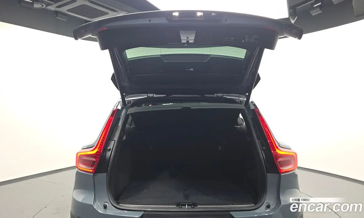Volvo XC40 2020 2.0 автомат (гидро), фото 20 Volvo XC40 2020 2.0 автомат (гидро), фото 20