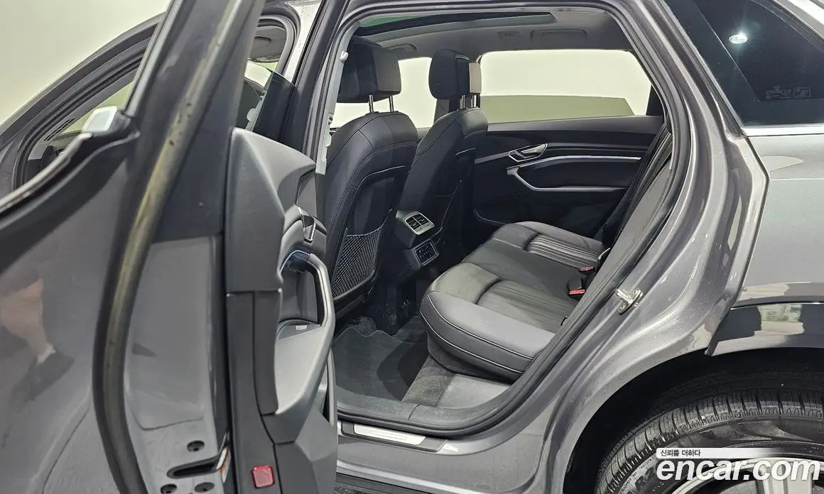 Audi e-tron 2021 0.2 автомат (гидро), фото 16 Audi e-tron 2021 0.2 автомат (гидро), фото 16
