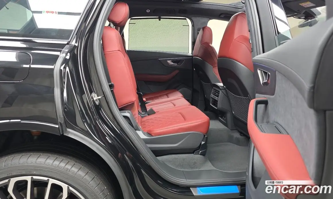 Audi SQ7 2026 4.0 автомат (гидро), фото 17