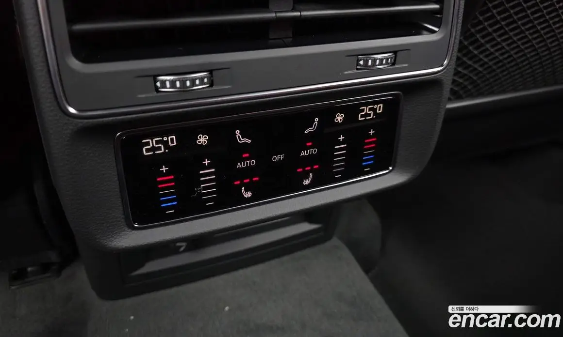 Audi SQ7 2026 4.0 автомат (гидро), фото 32