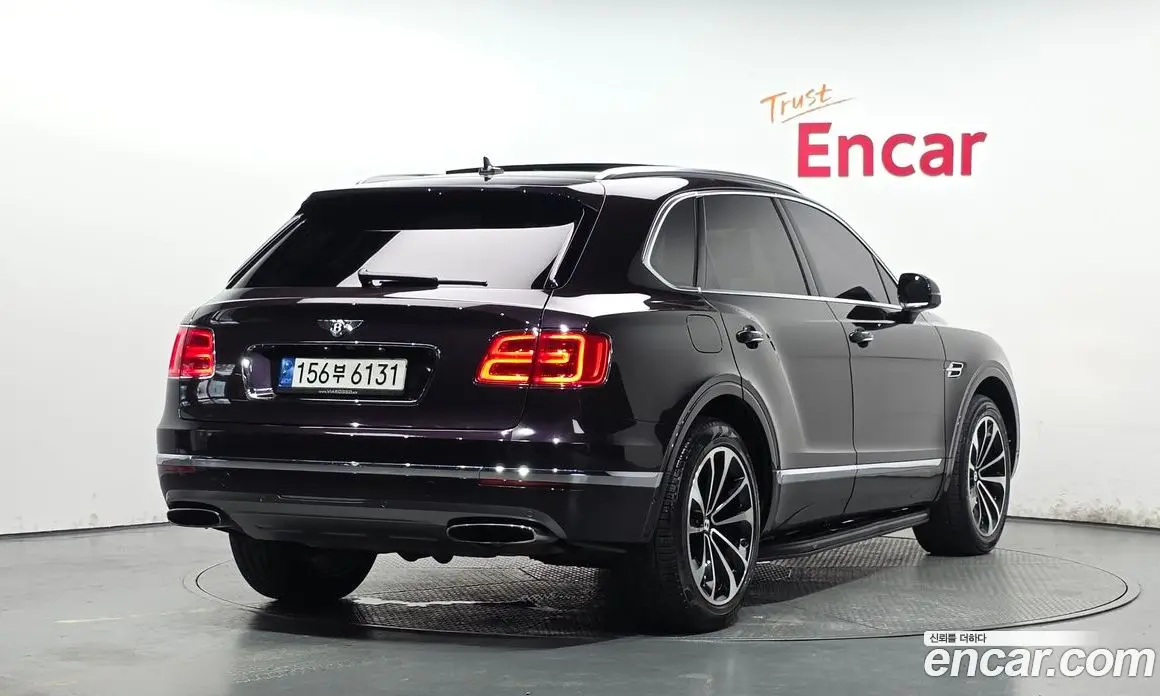 Bentley Bentayga 2018 6.0 автомат (гидро), фото 1 Bentley Bentayga 2018 6.0 автомат (гидро), фото 1