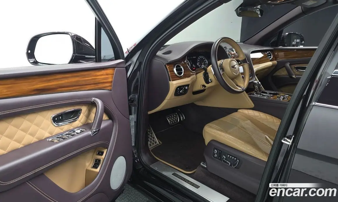 Bentley Bentayga 2018 6.0 автомат (гидро), фото 12 Bentley Bentayga 2018 6.0 автомат (гидро), фото 12