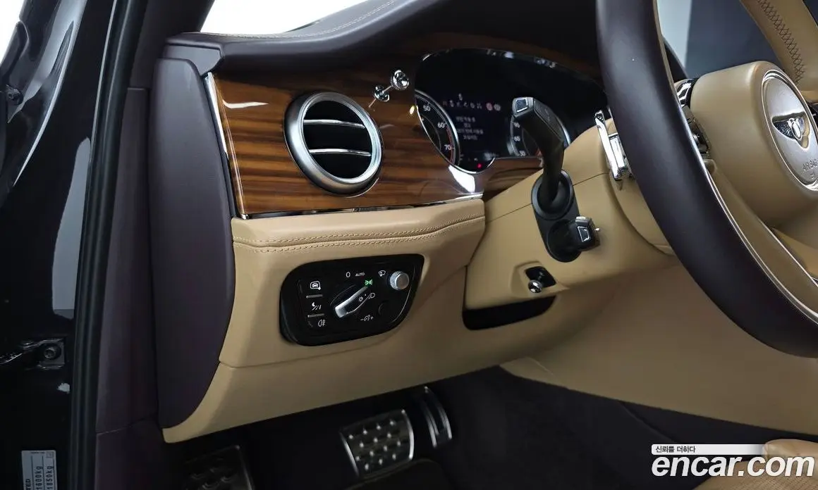 Bentley Bentayga 2018 6.0 автомат (гидро), фото 18 Bentley Bentayga 2018 6.0 автомат (гидро), фото 18