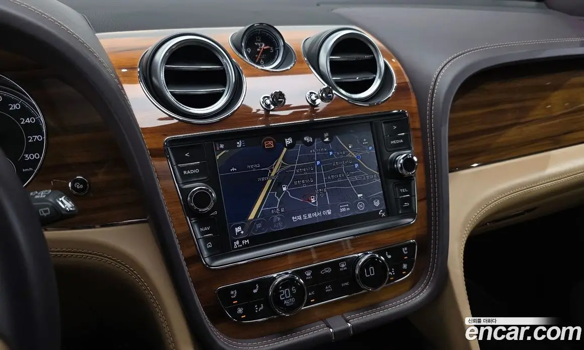 Bentley Bentayga 2018 6.0 автомат (гидро), фото 20 Bentley Bentayga 2018 6.0 автомат (гидро), фото 20