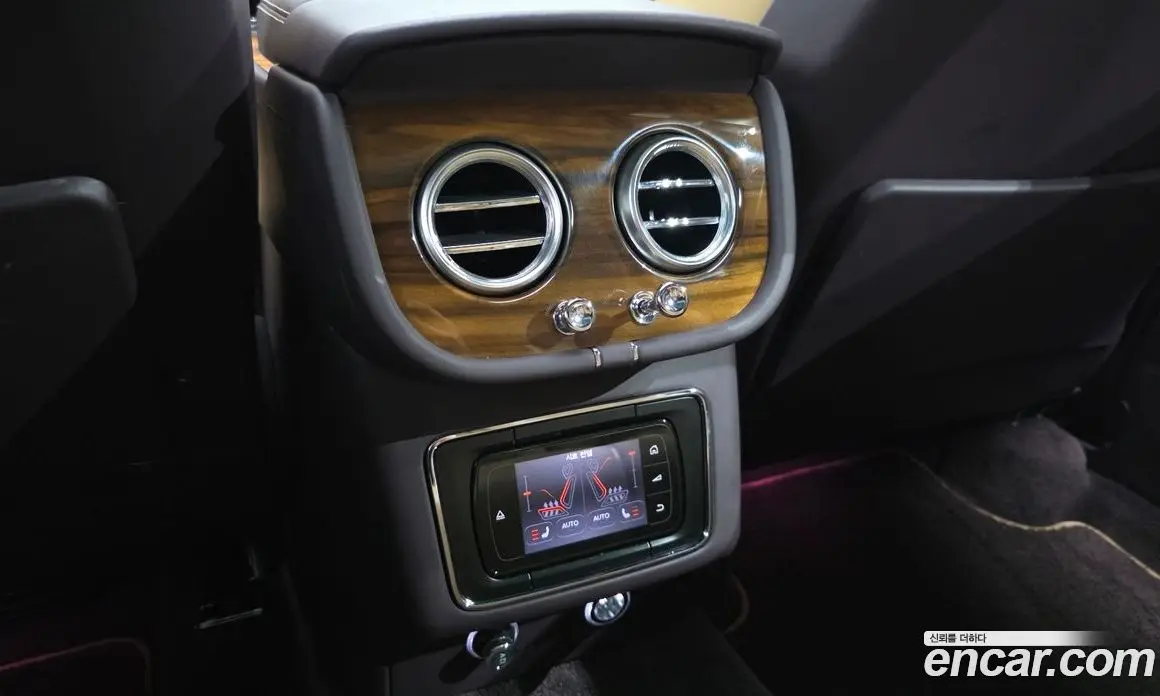Bentley Bentayga 2018 6.0 автомат (гидро), фото 24 Bentley Bentayga 2018 6.0 автомат (гидро), фото 24