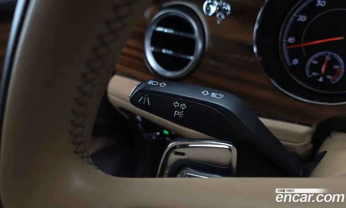 Bentley Bentayga 2018 6.0 автомат (гидро), фото 34 Bentley Bentayga 2018 6.0 автомат (гидро), фото 34