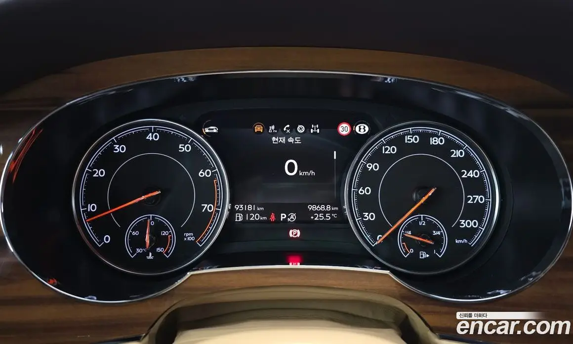Bentley Bentayga 2018 6.0 автомат (гидро), фото 10 Bentley Bentayga 2018 6.0 автомат (гидро), фото 10