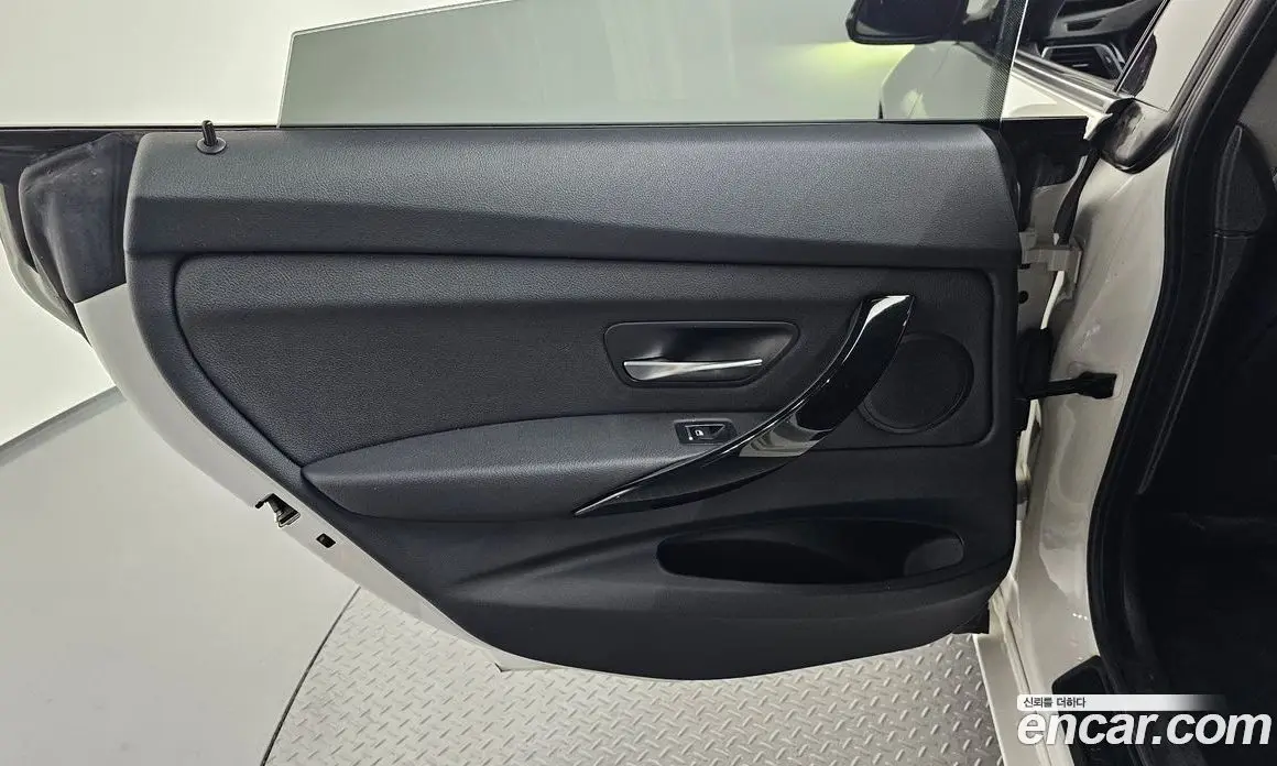 BMW 3 серия 2018 2.0 автомат (гидро), фото 15