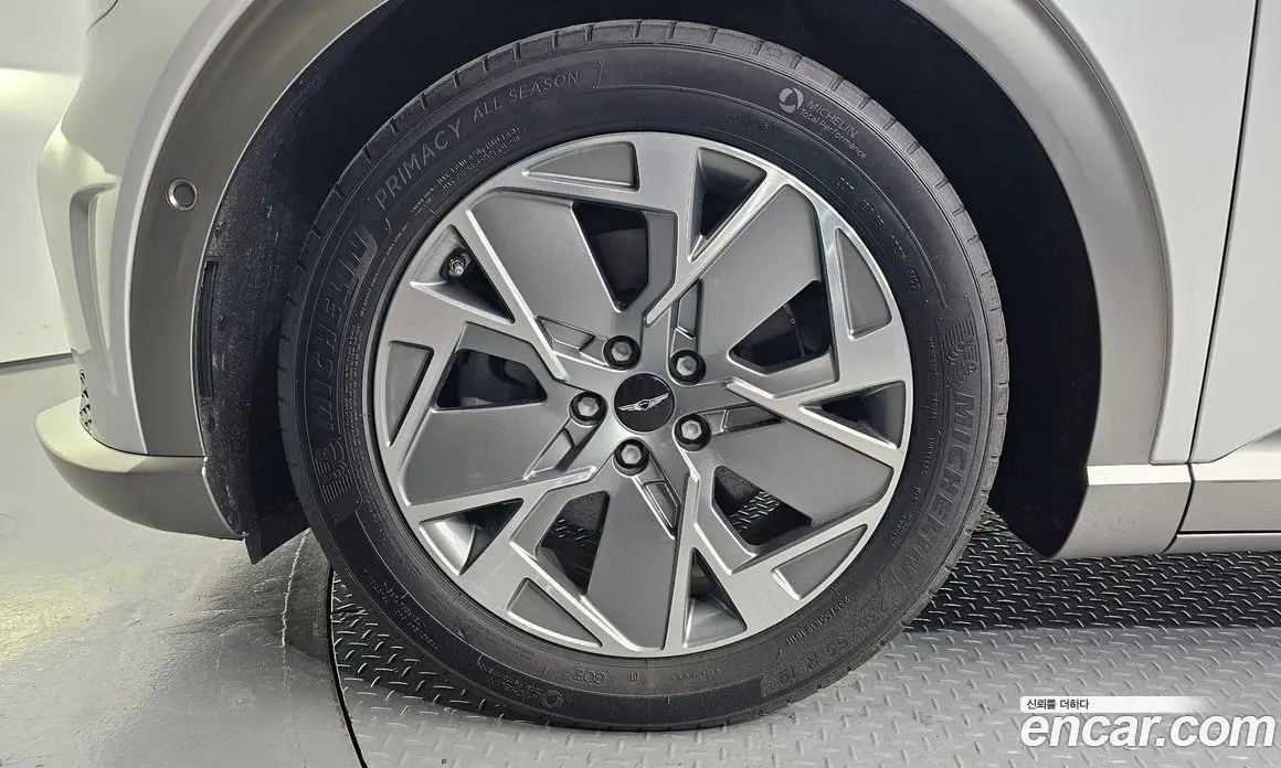 Genesis GV60 2023 0.1 автомат (гидро), фото 5
