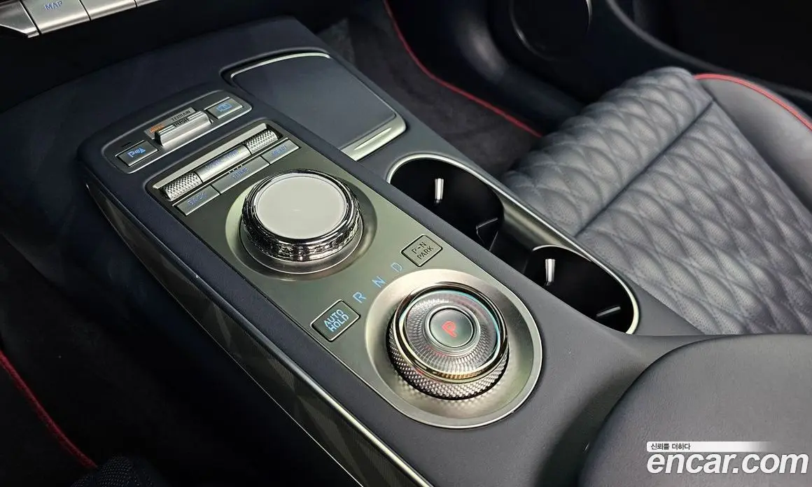 Genesis GV70 2021 2.5 автомат (гидро), фото 12 Genesis GV70 2021 2.5 автомат (гидро), фото 12