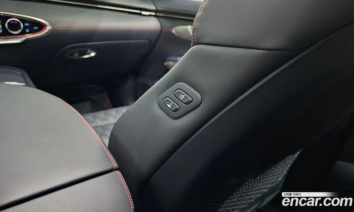 Genesis GV70 2021 2.5 автомат (гидро), фото 32 Genesis GV70 2021 2.5 автомат (гидро), фото 32