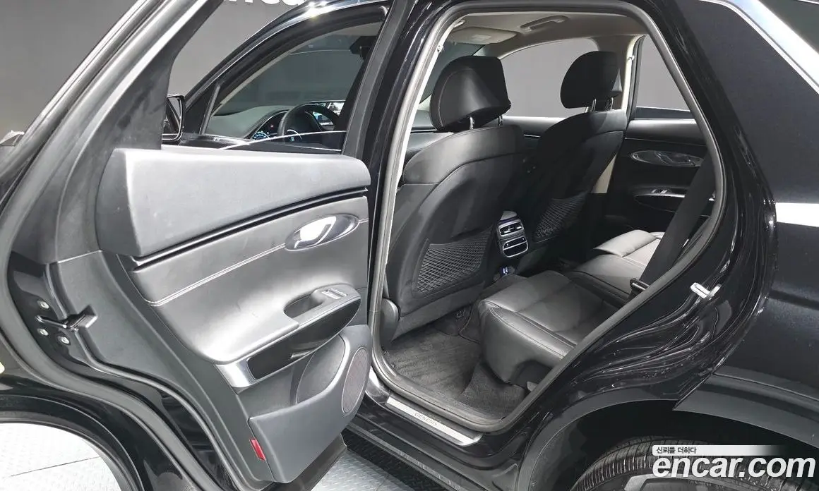 Genesis GV70 2021 2.5 автомат (гидро), фото 16 Genesis GV70 2021 2.5 автомат (гидро), фото 16