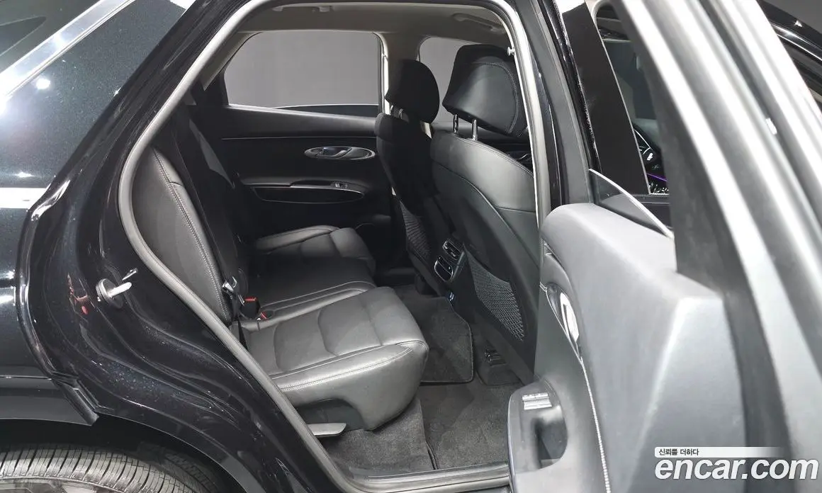 Genesis GV70 2021 2.5 автомат (гидро), фото 18 Genesis GV70 2021 2.5 автомат (гидро), фото 18
