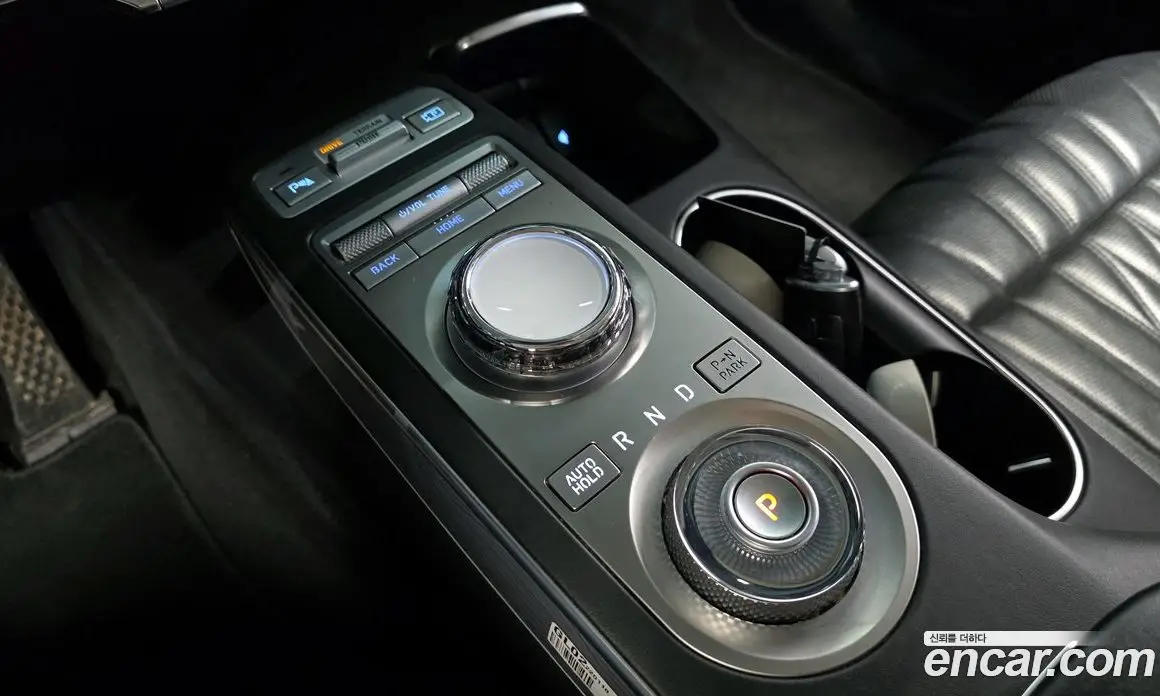 Genesis GV70 2022 2.5 автомат (гидро), фото 9 Genesis GV70 2022 2.5 автомат (гидро), фото 9