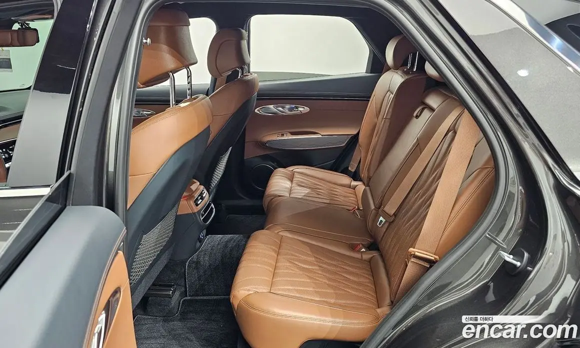 Genesis GV70 2023 2.5 автомат (гидро), фото 18 Genesis GV70 2023 2.5 автомат (гидро), фото 18