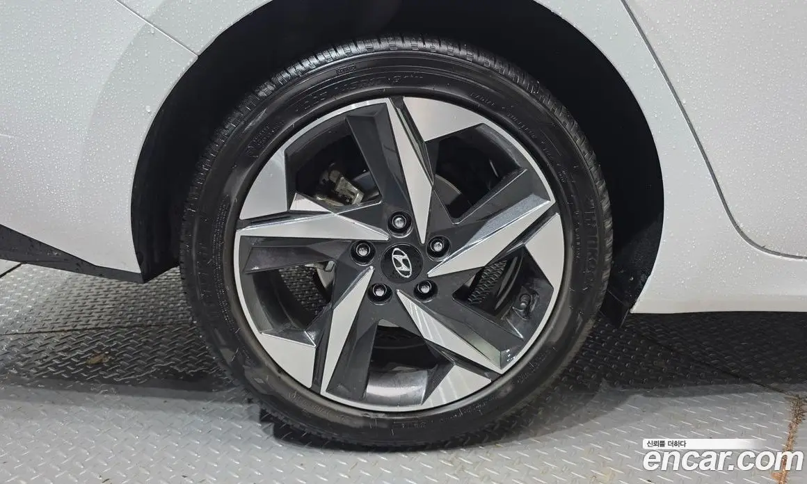 Hyundai Avante 2023 1.6 автомат (гидро), фото 5