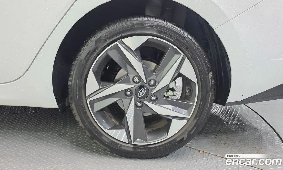 Hyundai Avante 2023 1.6 автомат (гидро), фото 7