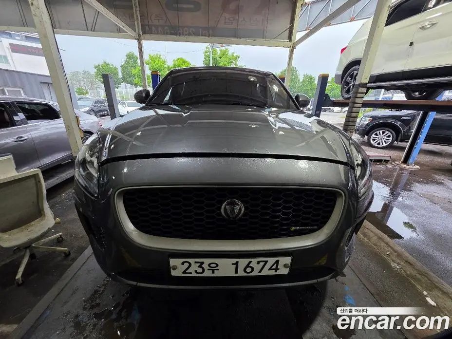 Jaguar E-Pace 2018 2.0 автомат (гидро), фото 1 Jaguar E-Pace 2018 2.0 автомат (гидро), фото 1