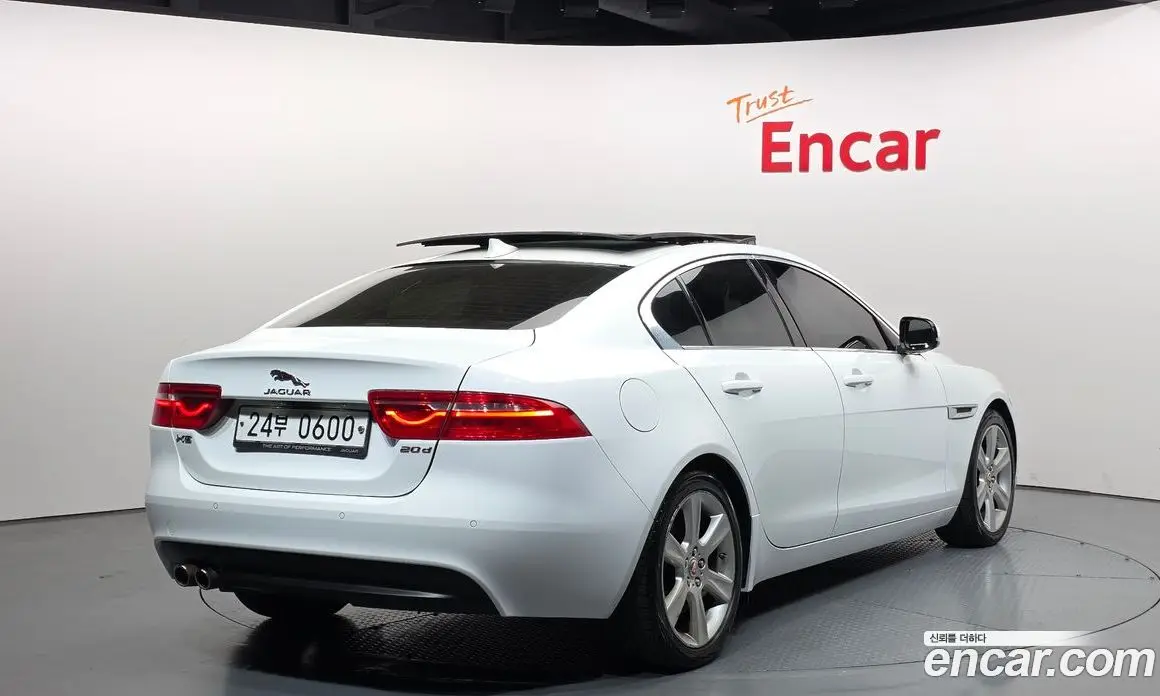 Jaguar XE 2015 2.0 автомат (гидро), фото 2 Jaguar XE 2015 2.0 автомат (гидро), фото 2