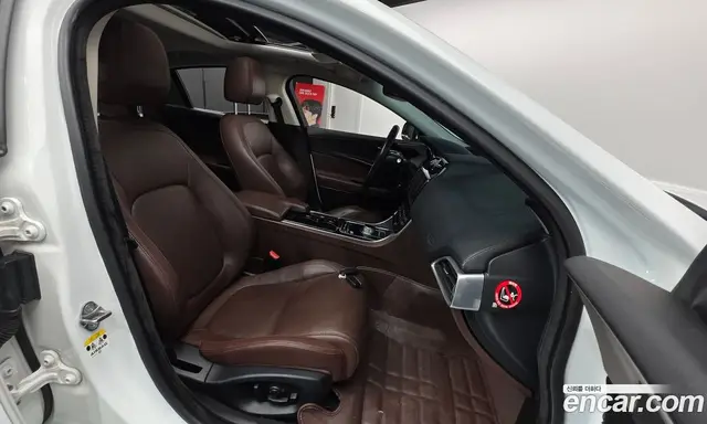 Jaguar XE 2015 2.0 автомат (гидро), миниатюра 10 Jaguar XE 2015 2.0 автомат (гидро), миниатюра 10