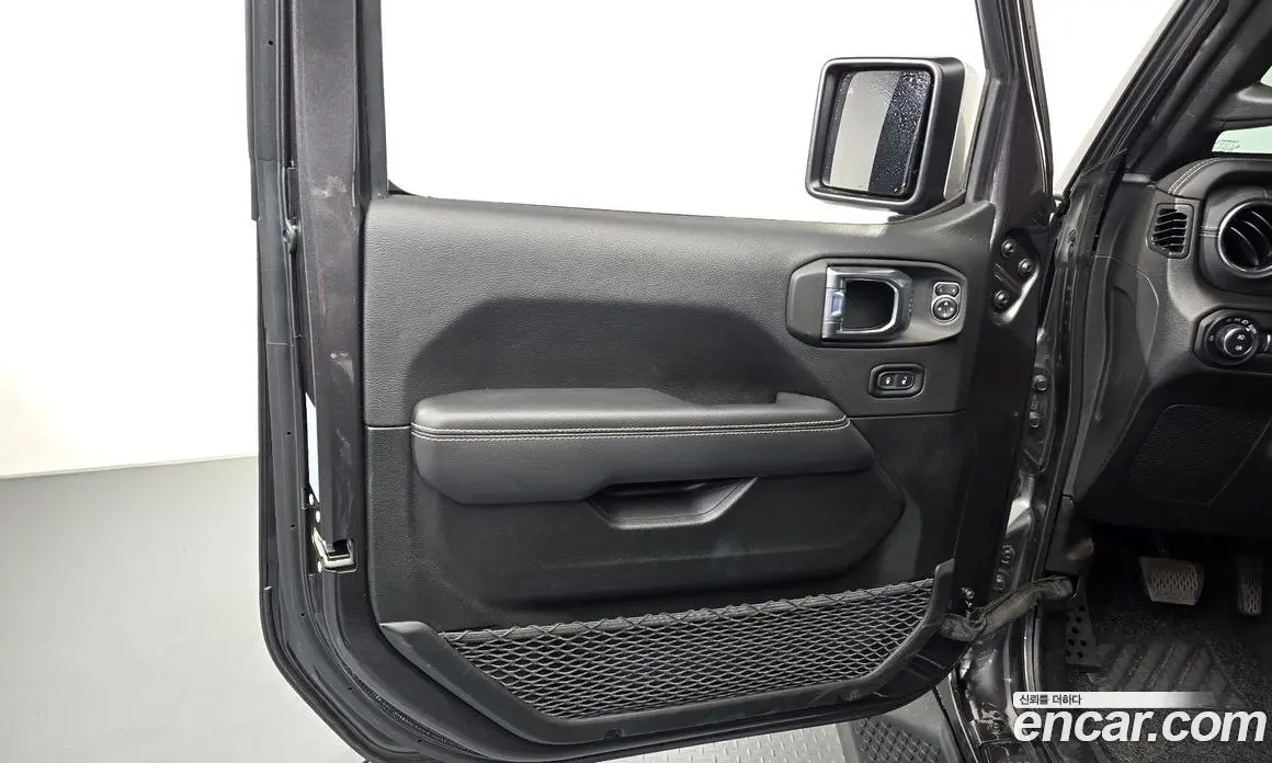 Jeep Wrangler 2022 2.0 автомат (гидро), фото 14 Jeep Wrangler 2022 2.0 автомат (гидро), фото 14