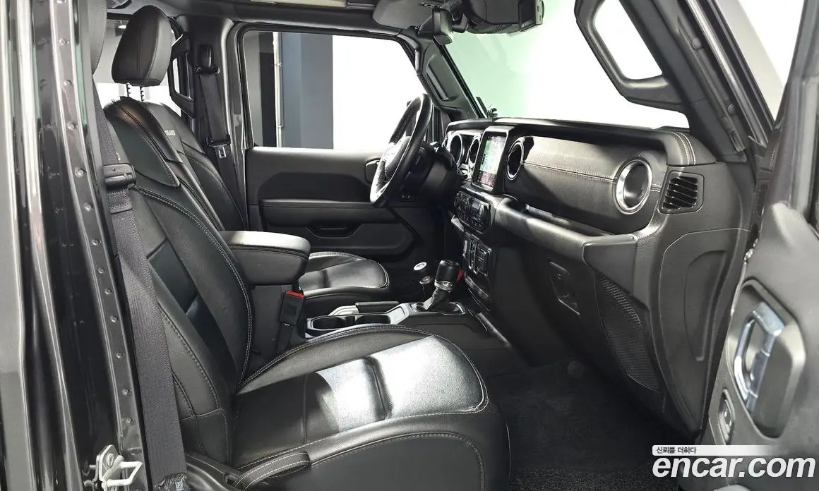 Jeep Wrangler 2022 2.0 автомат (гидро), фото 16 Jeep Wrangler 2022 2.0 автомат (гидро), фото 16