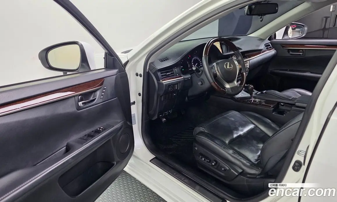 Lexus ES 2013 2.5 автомат (гидро), фото 10 Lexus ES 2013 2.5 автомат (гидро), фото 10