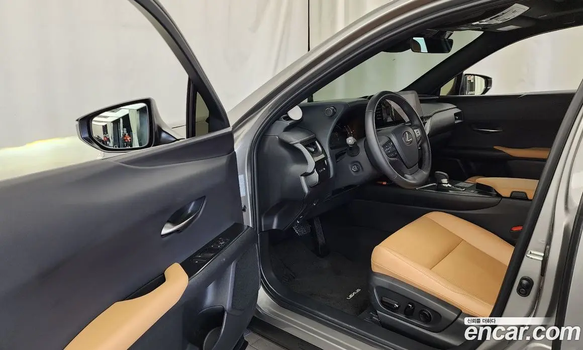 Lexus UX 2025 2.0 автомат (гидро), фото 13
