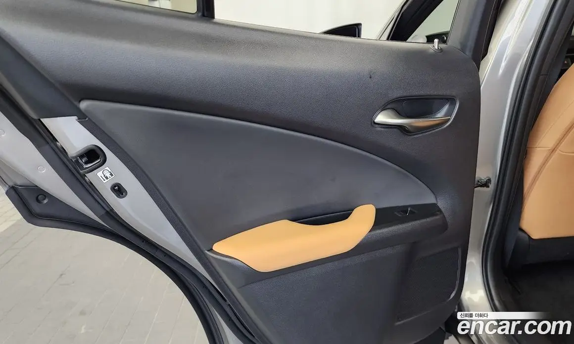 Lexus UX 2025 2.0 автомат (гидро), фото 15