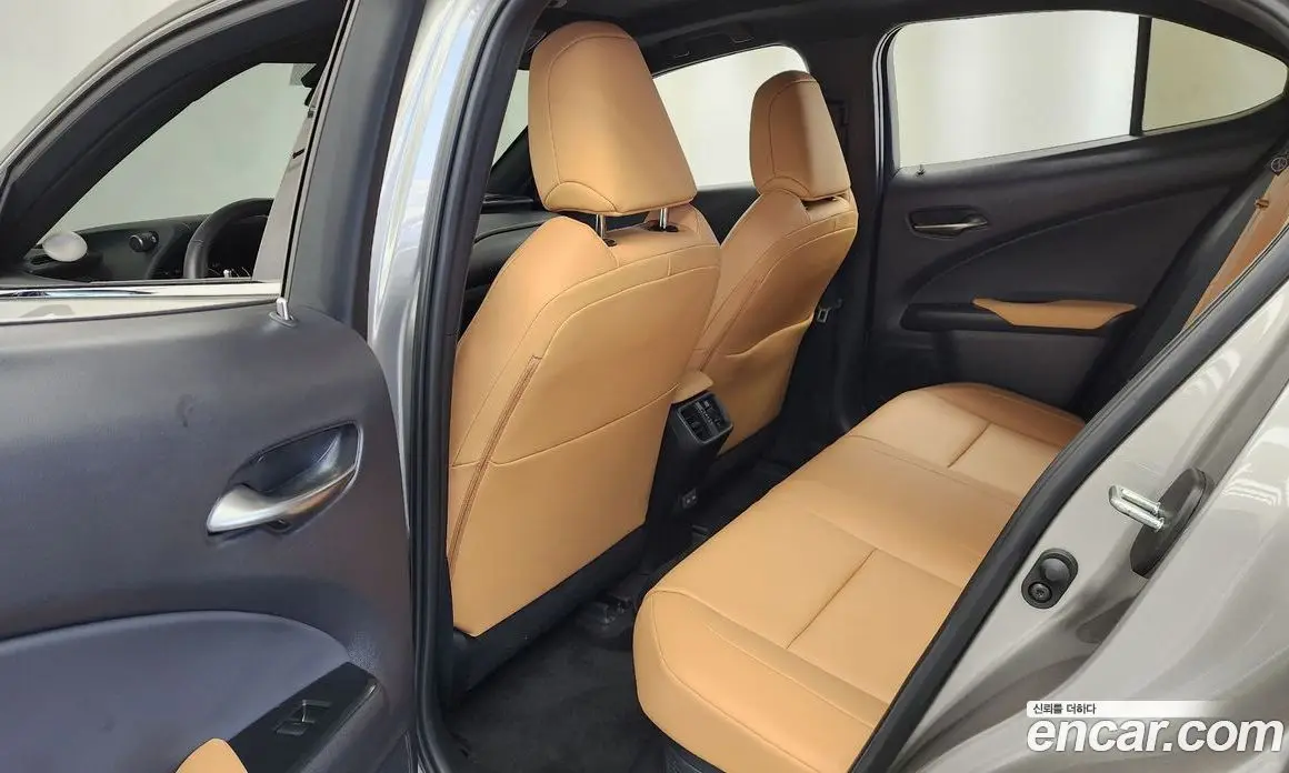 Lexus UX 2025 2.0 автомат (гидро), фото 16