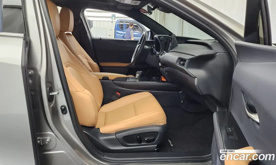 Lexus UX 2025 2.0 автомат (гидро), фото 17