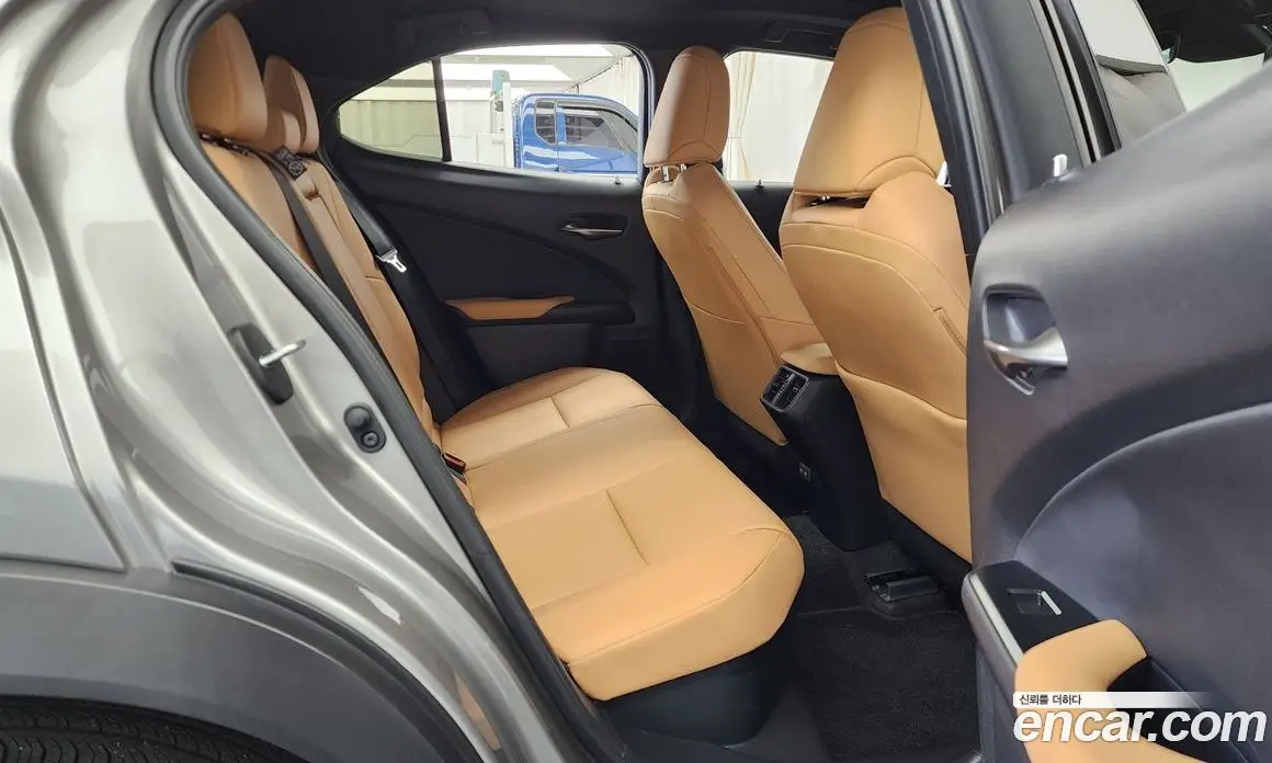 Lexus UX 2025 2.0 автомат (гидро), фото 18