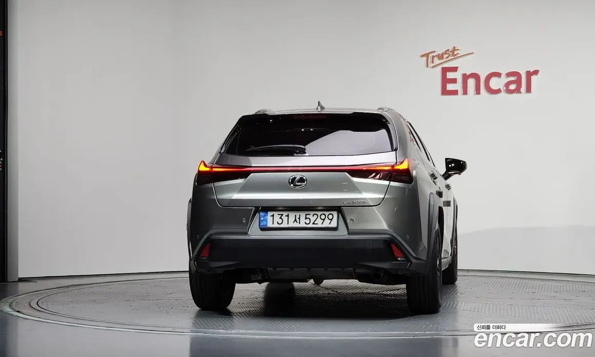 Lexus UX 2025 2.0 автомат (гидро), фото 4