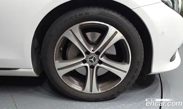 Mercedes-Benz E-Class 2019 2.0 автомат (гидро), миниатюра 5 Mercedes-Benz E-Class 2019 2.0 автомат (гидро), миниатюра 5
