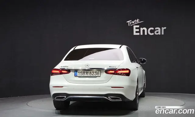 Mercedes-Benz E-Class 2022 1.9 автомат (гидро), миниатюра 4