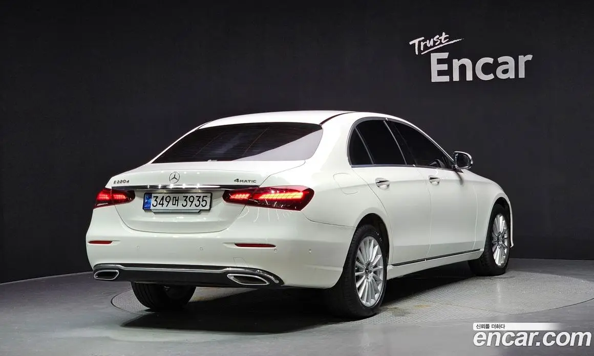 Mercedes-Benz E-Class 2023 1.9 автомат (гидро), фото 2 Mercedes-Benz E-Class 2023 1.9 автомат (гидро), фото 2