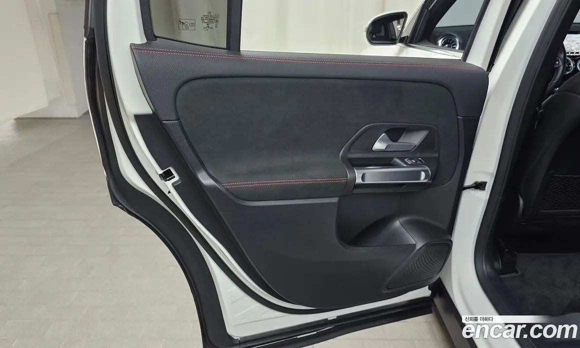 Mercedes-Benz GLB-Class 2021 2.0 автомат (гидро), фото 14