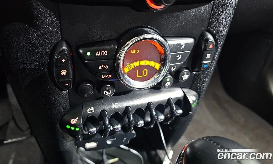 Mini Cooper 2012 1.6 автомат (гидро), фото 15 Mini Cooper 2012 1.6 автомат (гидро), фото 15