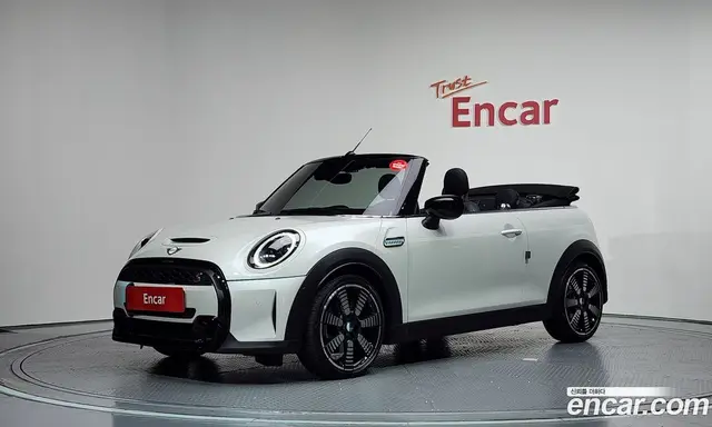 Mini Cooper Convertible 2023 2.0 автомат (гидро), миниатюра 1 Mini Cooper Convertible 2023 2.0 автомат (гидро), миниатюра 1