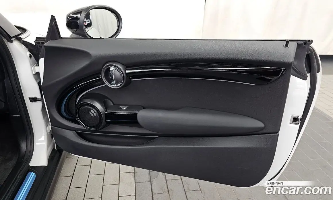 Mini Cooper Convertible 2023 2.0 автомат (гидро), фото 15 Mini Cooper Convertible 2023 2.0 автомат (гидро), фото 15