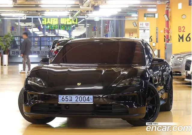 Porsche Taycan, 2025, 950 км