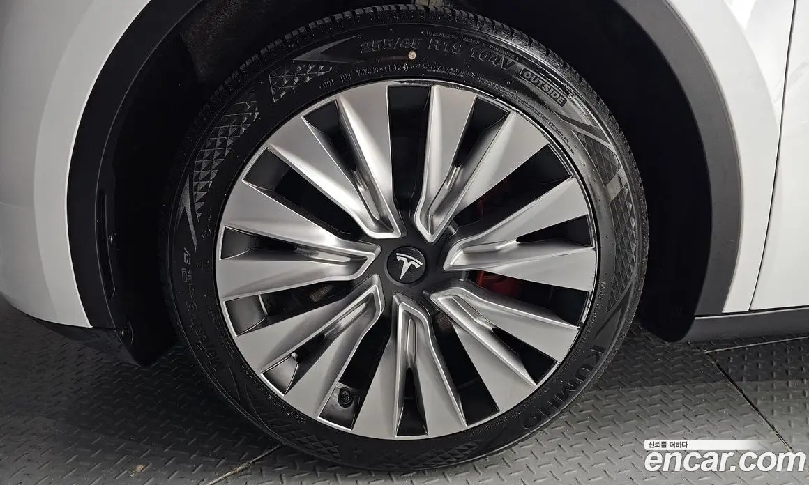 Tesla Model Y 2024 0.2 автомат (гидро), фото 4 Tesla Model Y 2024 0.2 автомат (гидро), фото 4