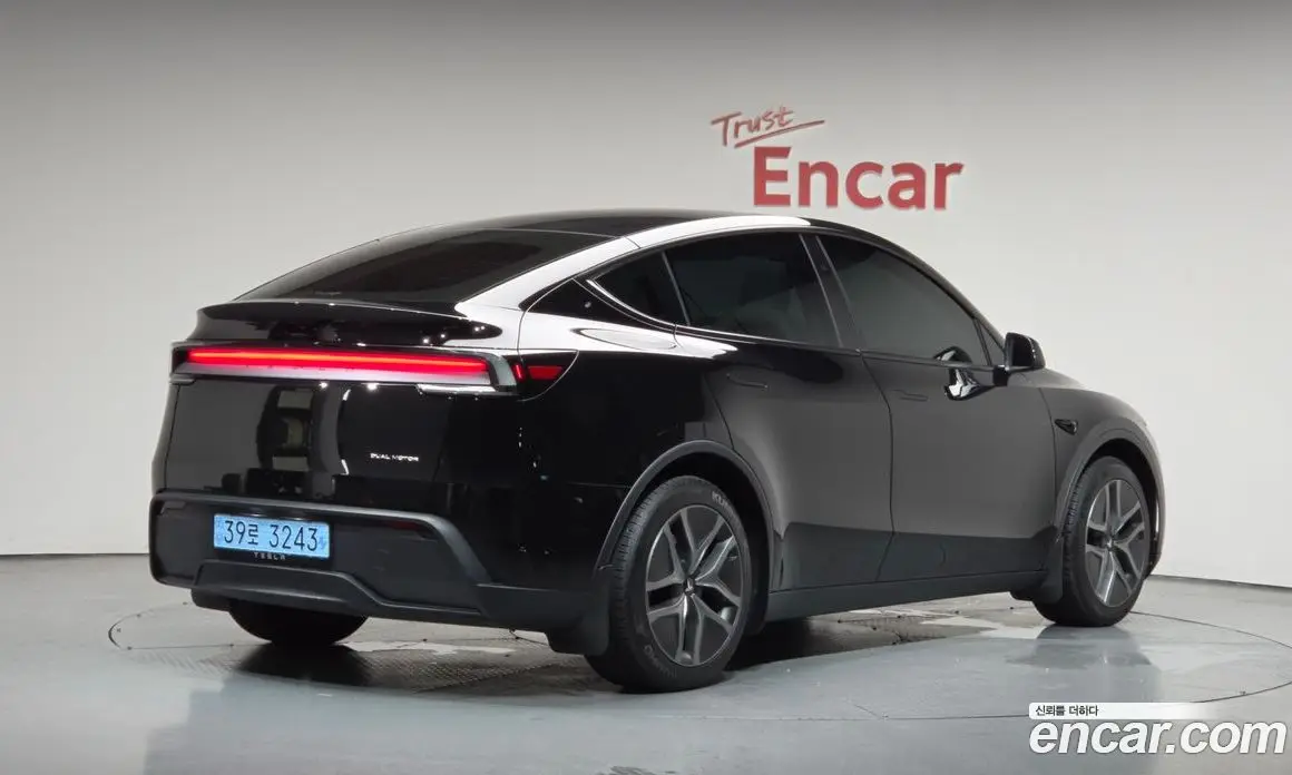 Tesla Model Y 2025 0.2 автомат (гидро), фото 1 Tesla Model Y 2025 0.2 автомат (гидро), фото 1