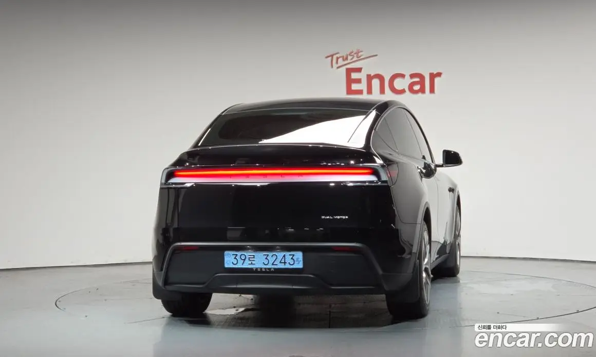 Tesla Model Y 2025 0.2 автомат (гидро), фото 3 Tesla Model Y 2025 0.2 автомат (гидро), фото 3
